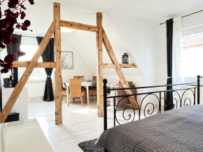 Stylisches Apartment mit Balkon und kostenlosem Parkplatz + 2 Schlafzimmer + Flexibler Check-in